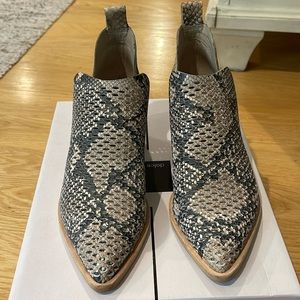 Dolce Vita black/white snake print leather bootie~ size 6 1/2
